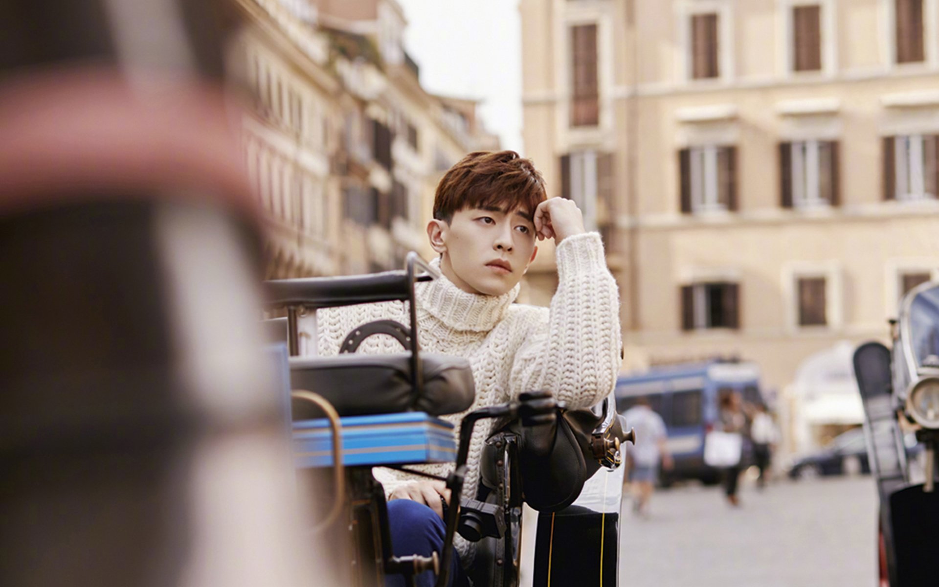 《电竞硬件的革新：电竞专用显示器、鼠标的最新技术探索》，电竞显示器推荐什么牌子好