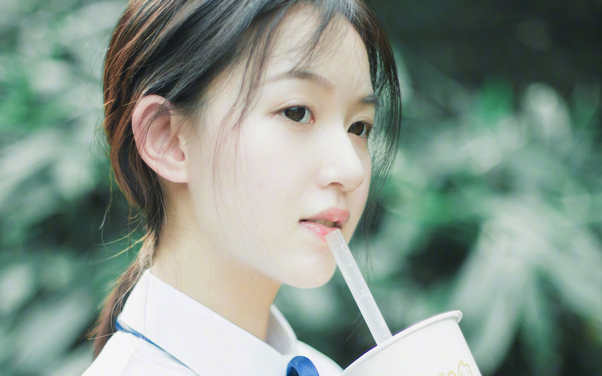 球队战略调整:教练宣布新的战术方向,球员布置战术