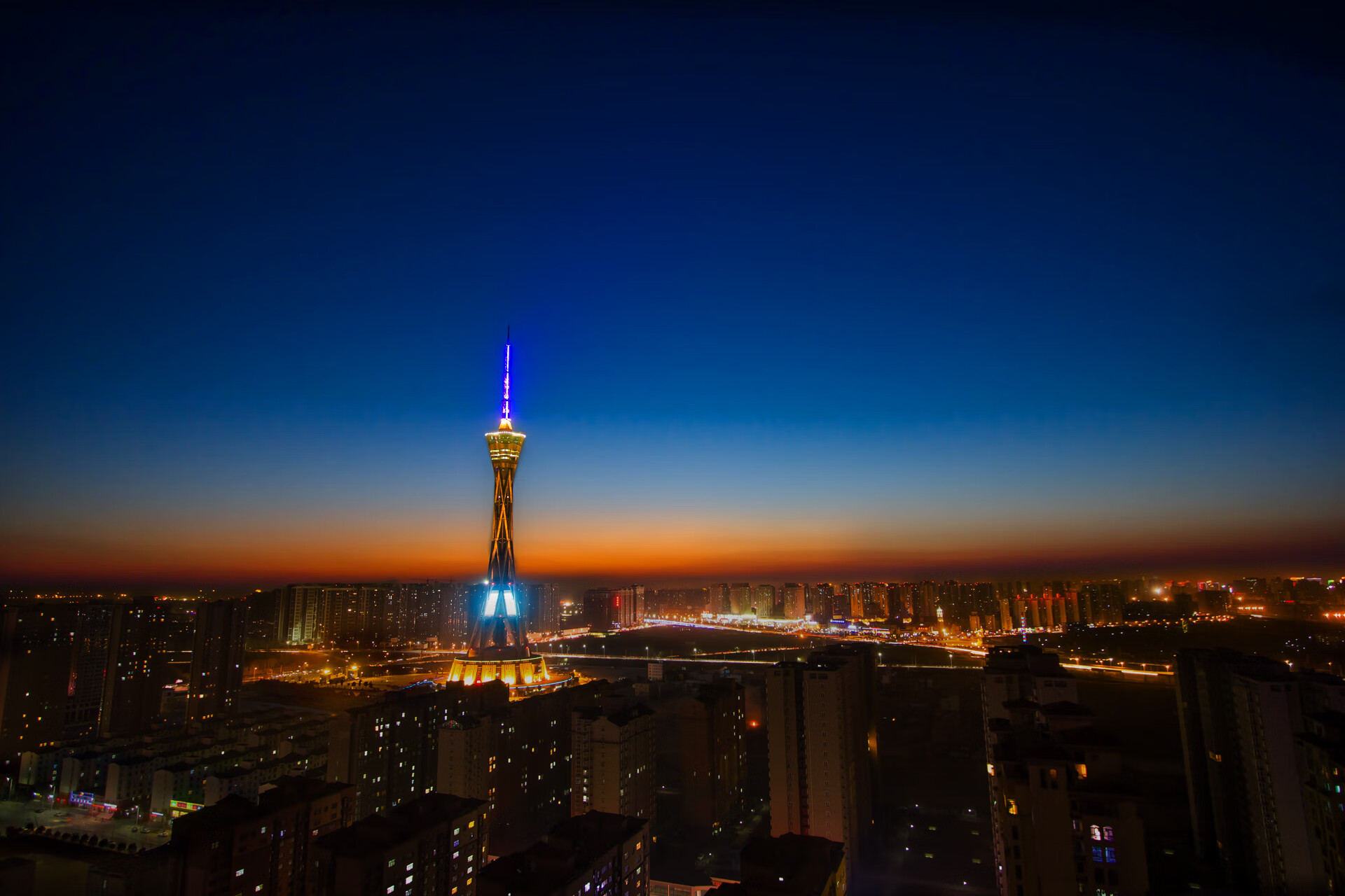 爱游戏综合娱乐-《湖人管理层评估阵容，考虑引援补强》，湖人阵容再添一员