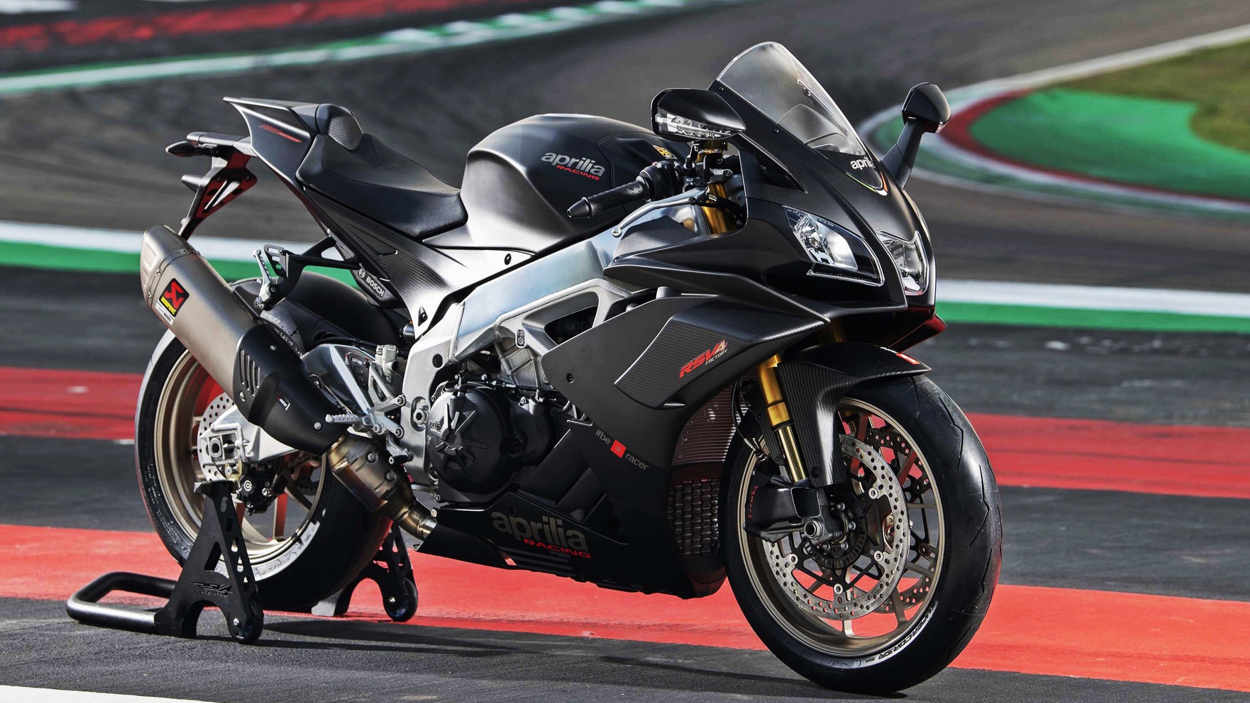 AYX官网-巴萨客场1-0战胜奥萨苏纳，艰难取胜，巴萨vs奥萨苏纳回放