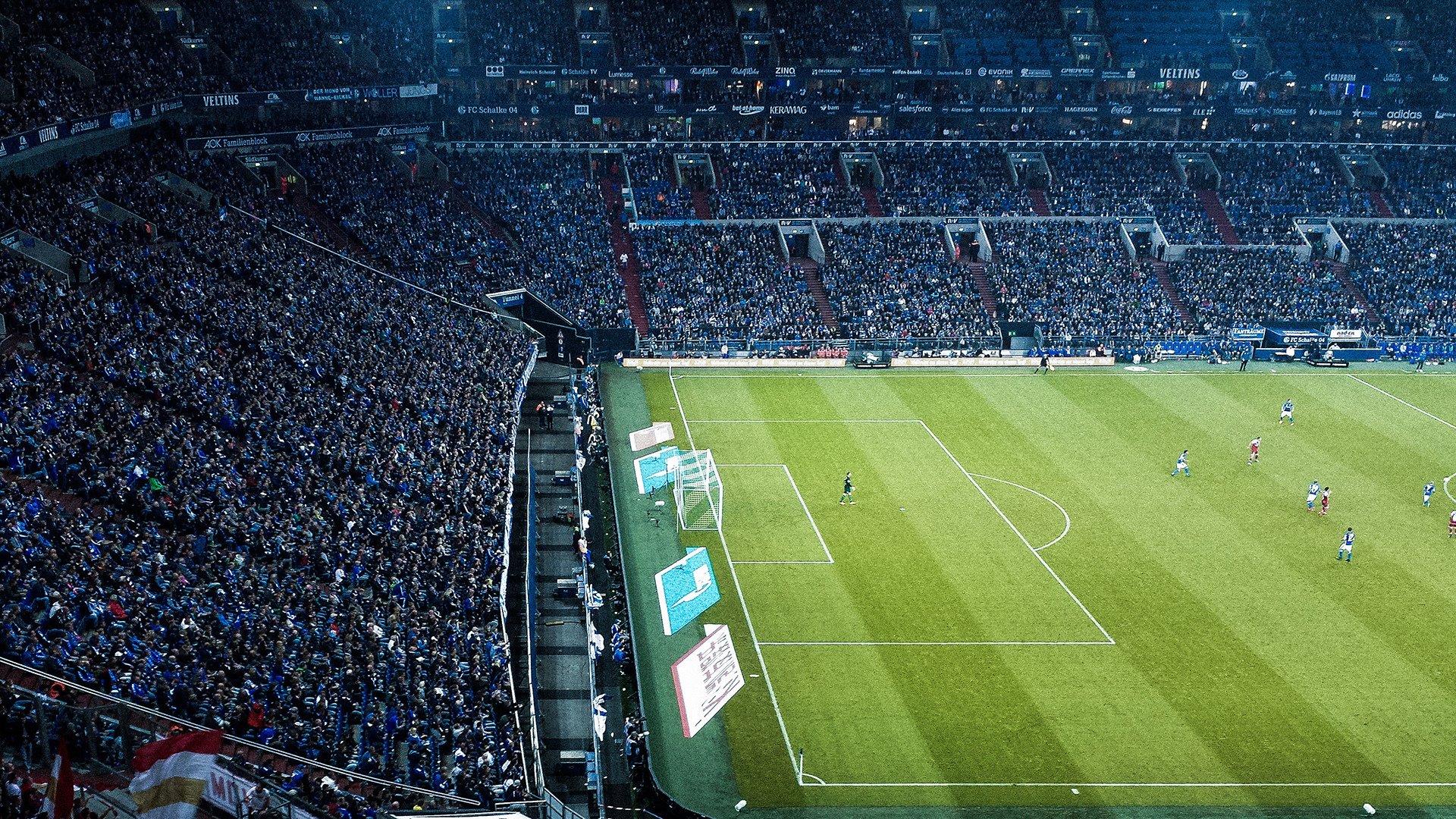 爱游戏全站注册-英超球队通过视频分析优化防守站位与协防效率，英超攻防转换