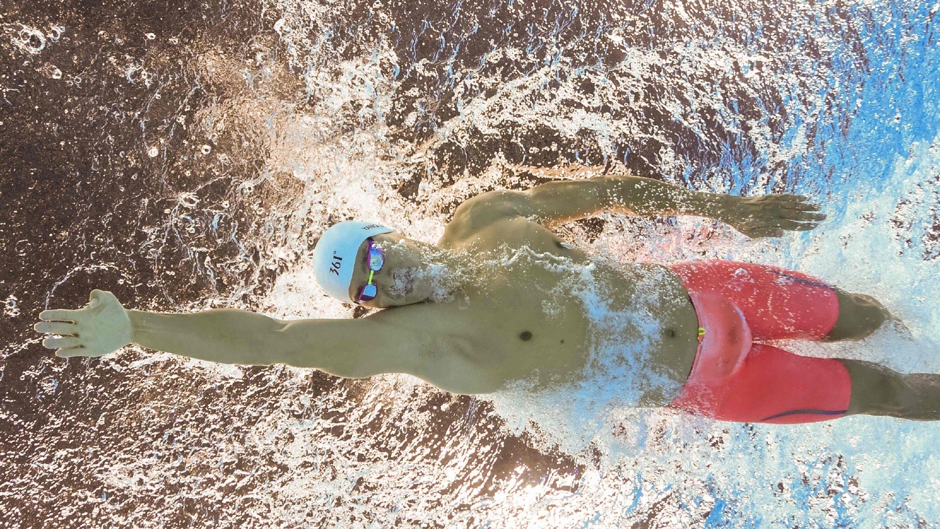 “武汉马拉松:新一代跑者力争突破,挑战极限”