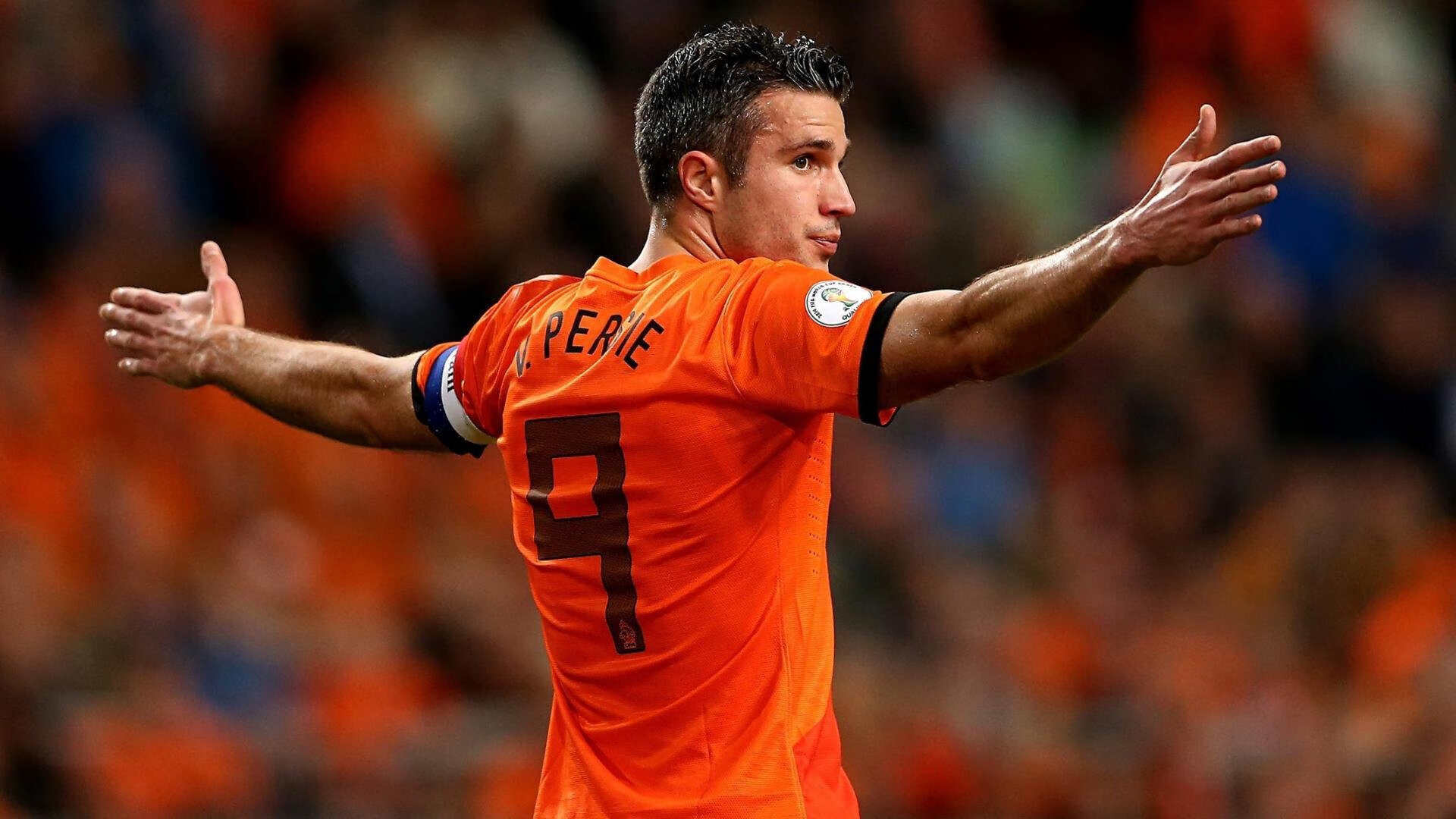 拜仁中场压制破坏比赛节奏取得主动，拜仁中前场